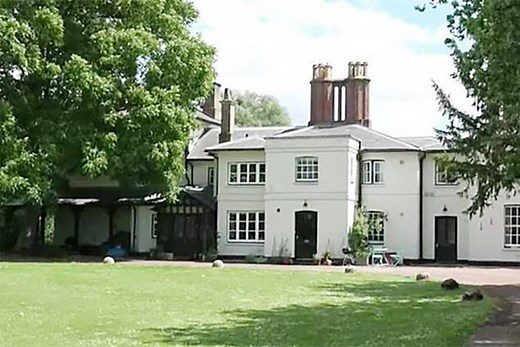 What is the difference between Frogmore House and cottage? [2025] | QAQooking.wiki