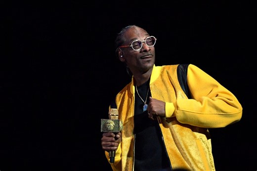 Snoop Dogg reveals his "most stoned" moment to Tom Brady