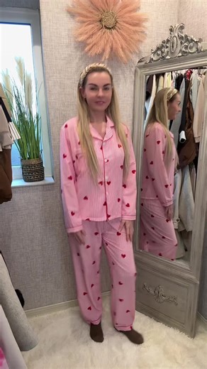 Pretty Pyjamas 💕 wearing a size M as I like to size up in pyjamas but these are true to size. I’m a Uk 8-10 and 5ft 5 for reference #pyjamas #pyjamaset #nightwear #pretty #fashion