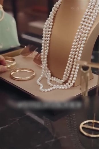 អាជើងល្អហ៊ានលួចលុយប្រពន្ធដើមទៅឱ្យស្រីក្មេង ចាំមើលម្ដាយក្មេកចាត់ការអាពាលនេះយ៉ាងម៉េច!