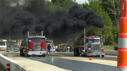 K100 making that smoke roll! #kenworth #semi #cabover #dragracing | Motorsports Mayhem