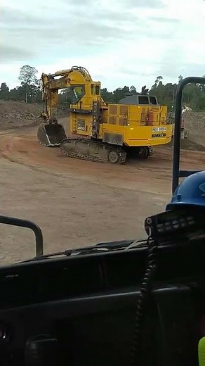 Komatsu pc 2000 excavator