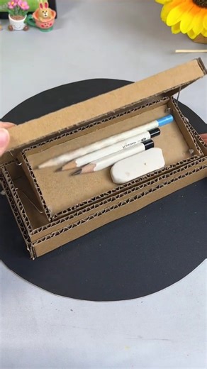 paper crafts creator | Step-by-Step DIY Cardboard Pencil Case Craft #CardboardCraft #PencilCaseDIY #DIYOrganizer #CreativeDIY #HandmadeCraft #EasyCardboardCraft... | Instagram