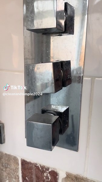 We love shiny chrome ✨🧼🤩 #shower #Chrome #clean #cleantok #cleaninghacks #cleaning #clean #cleanwithme #bathroom #bathroomcleaning #home #cleaning #cleaningtiktok