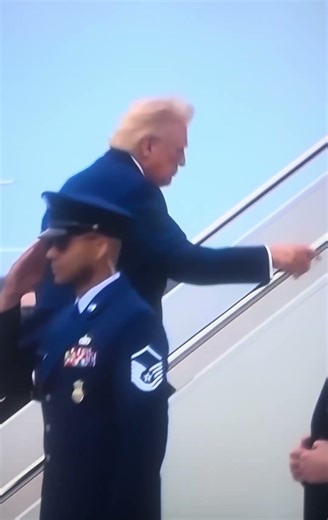 Sec of State Marco Rubio departs Marine One with Pres Trump en route to FL #trump #rubio #florida