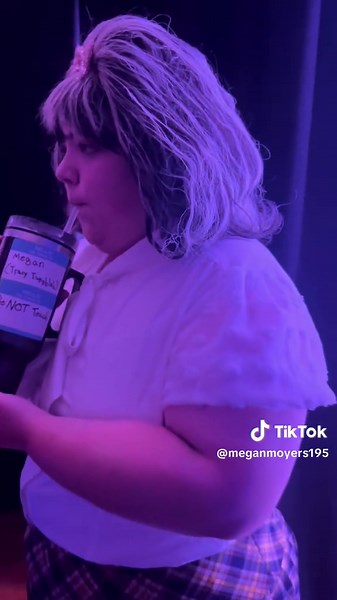 Behind the Scenes of Hairspray's Tracy Turnblad Wig Change