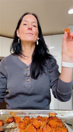 Want to learn how to cook carrots so you’ll actually want to eat them? Let me show you how! 🥕 Recipe link in caption. Ingredients: * 1 lb medium carrots (sliced into ½ inch rounds) * 1 tablespoon olive oil * ½ teaspoon garlic powder * ½ teaspoon onion powder * ½ teaspoon Italian seasoning * ½ teaspoon paprika * ½ teaspoon salt * ½ teaspoon pepper * ¾ cup finely grated parmesan cheese (divided) * 1 tablespoon hot honey (optional) #theendlessmeal #carrots #parmesancarrots | The Endless Meal - Rea