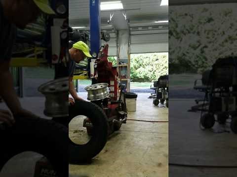 Hunter TC 3250 rim clamp tire changer operation.