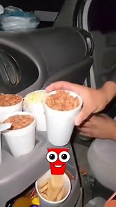 Tus compas llevandose comida de una fiesta que ni los habian invitado. 😬😅😬 | Desmadre Vip