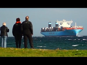 Verdens Største Containerskib tæt på Stranden med introkøretur over Helgenæs, Djursland