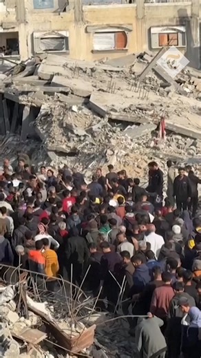 🔴 Hundreds of Palestinians shouted anti-Hamas slogans at a rare protest in Gaza on Tuesday “Hamas out” and “Hamas terrorists” were chanted by the mostly male demonstrators in Beit Lahia as they called for an end to the war with Israel, witnesses said. Read more ⬇️ https://www.telegraph.co.uk/world-news/2025/03/25/gaza-anti-hamas-slogans-protest-war-end-conflict-israel/ | The Telegraph