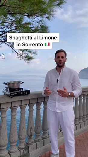 Sorrento: The Secret to Authentic Italian Cuisine Revealed! 🍋🍝