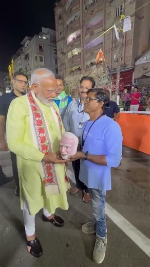 PM Modi interacts with ‘Modi Masks’ maker in Patna