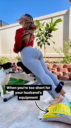 Autumn Nelson | I have the cutest trainer 😋🐶 . . . #colorsofautumn #colorsofautumn94 #homeworkout | Instagram