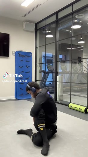 Stretching Tips for Dancers: Open Hips and Strengthen Core