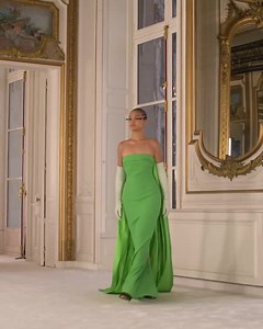 Tailoring, tights and bodysuits worthy of Bowie: these are the biggest trends from Couture Fashion Week. - - > https://trib.al/3jHx5y1 © Instagram @MaisonValentino | British Vogue