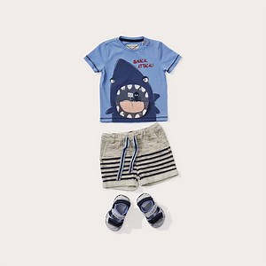 13K views · 394 reactions | L’attacco da parte di uno squalo non è mai stato così tenero. Ecco un outfit estivo per il tuo bambino, scoprilo nei nostri store. | Original Marines | Facebook