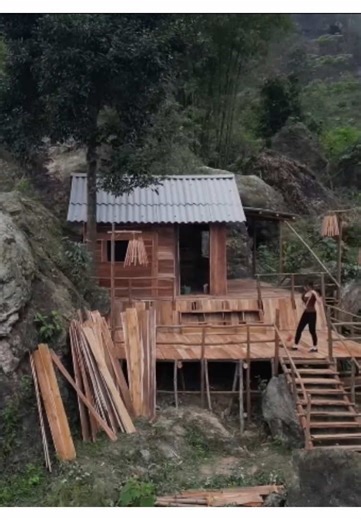 Building a Log House: 30 Days of Outdoor Adventure