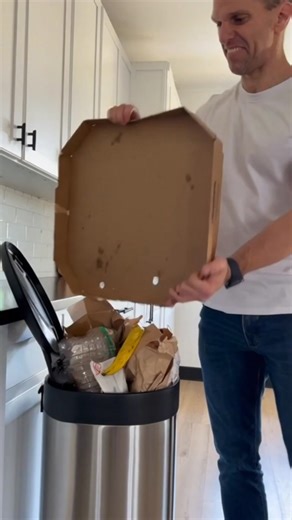 Tu sais exactement ce que tu dois faire. Ce n'est pas un manque de connaissances. Ce n'est pas un manque d'expérience. Ce n'est pas un manque de potentiel. Tu l'as déjà prouvé. Tu as bâti. Tu as livré. Tu as performé. Tu as été cette machine - celle qui avance, qui exécute, qui trouve toujours un moyen. Alors pourquoi tu ne le fais pas ? Pourquoi tu regardes ta liste, tu vois exactement ce qui doit être fait… et tu n'avances pas ? Pourquoi tu t'en veux ? Pourquoi tu te traites d'incompétent dans