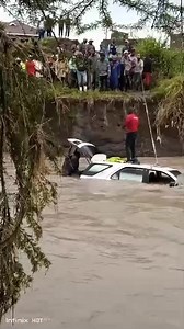 BE WARNED: VIEWERS DISCRETION IS ADVISED Late Ruia base commandant body retrieved He died in his car that drowned in the ongoing floods in the country Condolences to his family & colleagues 🤦 | Elena Gachomo -Toto nice