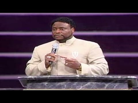 CNN: Bishop Eddie Long speaks to church on sex charges