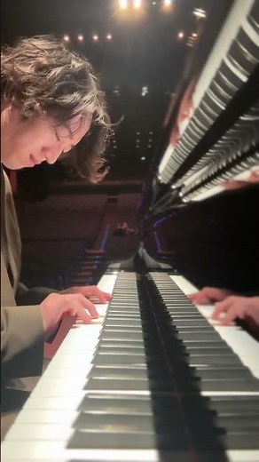 Hayato Sumino performs Human Universe Intro (excerpt)