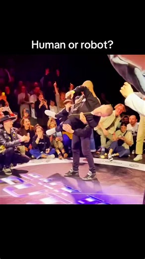 Robot Val: Smooth Robot Dance Battle Moves