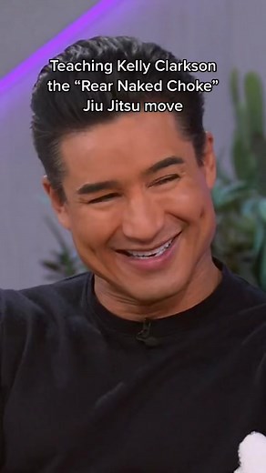 Teaching Kelly Clarkson the “Rear Naked Choke” Jiu Jitsu move