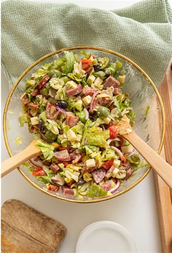Italian chopped salad by @vindelgiudice — A bold, deli-style salad loaded with crisp romaine, cured meats, provolone, olives, and tangy banana peppers tossed in a creamy Calabrian chili vinaigrette, ready in just 20 minutes🥗😍