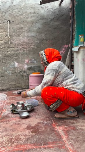 Savitri devi on Instagram: "Mummy Ji Ne Kya Bata Diya? 😄😄 #viral #comedyskits #funny #bideo"