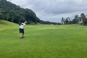 【イベント報告】日差しを免れた曇天のもと、140名が快音響かせる～第56回マックス会ゴルフコンペ｜NetIB-News