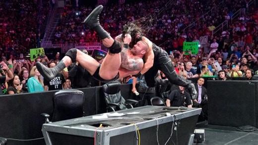Top WWE Commentator Removed From Position; Makes Heartbreaking Announcement