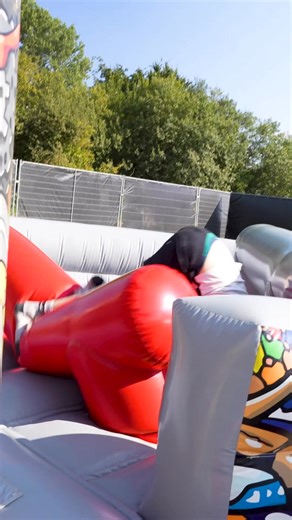 Retour sur le So W’Happy 2025 avec un micro, un parcours gonflable, et des festivaliers prêts à tout 😵‍💫 #sowhappyfestival #sowhappy #festival | So W'Happy Festival Rongy