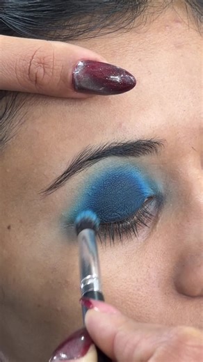 Stunning Blue Smokey Eye Makeup Tutorial