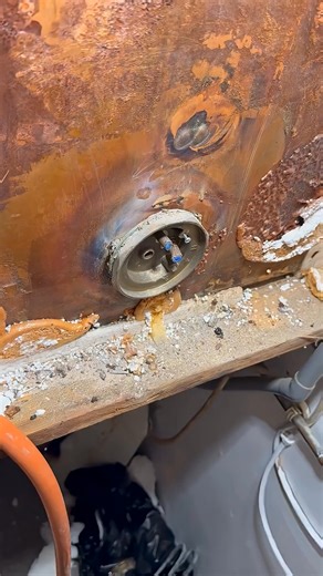 How to remove a stuck immersion heater! #asmr #plumbing #tools #diy #shorts #subscribe #fyp #trending #viral #reel #recommendation #facebook #fyp #shorts #fbreel #reel2025 | Monarch Matrix