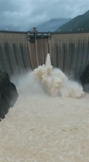 Massive Dam Overflow Leads to Structural Break