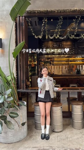 @thedays.hk on Instagram: "今次新品上架✨ 新品優惠 + 聖誕一件免運費一齊做!!💓 新品優惠全部新品一件九折!! 香港一件免運費優惠除新品/ $99或以下產品 (澳門客人三件免運費!) (只包順豐站/ 順豐locker) 即係睇啱新品嘅客人 加一件非新品就免運費~😙🫶🏻 ------------------------------------------ 超簡約百搭百褶裙褲(推！白色不透) // 大推大推大推呢款！！ 真係着到個比例同腳型好好睇！😭😭❤️ 同埋好百搭好百搭 淨係感覺唔會太young 又唔會太性感 好舒服好日常 但係又好有細節嘅item🫶🏻💫 呢條唔好錯過啊!!!!💓 重點！白色完全唔透！！ 店主上架之前已經着咗勁多次🤣 因為真係咩衫咩顏色咩質地都襯到🥹 1)前: 簡約A字百搭裙褲 / 後: 百褶裙 呢個設計真係好好睇😭 保留青春韓系感 又用簡約正面中和返 Keep住簡單日常隨性chic嘅靚✨🐒 2)挺身質地 完美修飾身形線條 臀部嘅凹凸位 肚腩仔 都會係視覺上消失！ 3)微A cutting 令隻腳望落幼左同埋直左