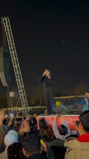 awAiS😌 on Instagram: "Aaj F9 Eat Food Fest mein aap ko live suna ✨ Flying kiss ka response mila,thank you for that moment 🤍 Sunflower ke liye bohat awaaz di… na mil saka 💔 but still, proud fan 🌻🎶 #f9 #havi #foryou #viral #song @abdurrahmansajidd"