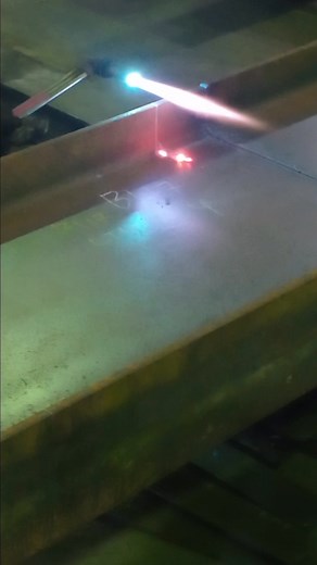 H-beam cutting process for platform #vod #technology #wednesday #weldingfcaw #steelstructure #steelstructureworkshop #hydrotes #inspection #konstruksibaja #kontruksibangunan #ereksen #pejuangrupiah #gouging #video #surveyor #konstruksi #fitter #fabrikasi #reels #takweld #welder #rigger #lifting #welding #sorotanpublik #rells #fyp | Pian Pingot