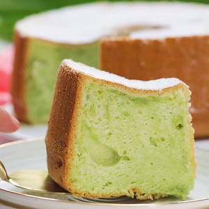 Guys, it's Shrek's birthday. So we made him this cake! Get the Pandan Cake recipe 👉 https://bit.ly/2sMeIT2 | Tastemade UK