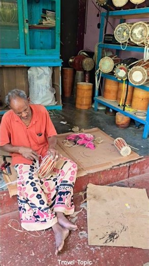 ☀️ From wood to rhythm 🥁 #drums #traditionalcraft #srilankatravel #ancientart #shorts