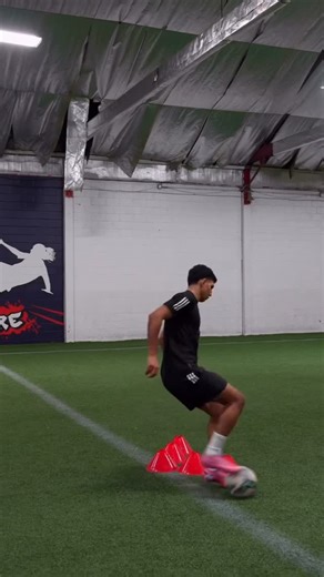 ESSOUAL on Instagram: "🇱🇧 OFFRE OFFICIELLE — LIBAN Premier League | Division 1 Un club de première division libanaise, ambitieux et engagé dans la course au titre, recrute des joueurs offensifs pour renforcer son secteur d’attaque. 🎯 Postes recherchés • Ailier gauche • Ailier droit • Attaquant 👤 Profil recherché • Joueur offensif capable d’apporter vitesse, créativité et efficacité • Forte capacité d’impact dans les un-contre-un et devant le but • Bonne condition physique et mental compétiti