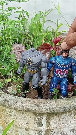 very funny, Captain America thought batman's head was his head #marveltoys #spiderman