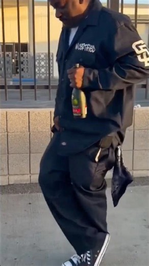 Crip Walking to Funky Little Beat 🔥 Debbie Deb