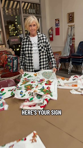 2.7K views · 21 reactions | A DIY Christmas is my favorite. Let’s bring back the 90’s appliqué shirts and glitter puff paint. #craftmas #holidaycrafts #craftparty #applique #puffpaint | The Art Room by Abi | Facebook