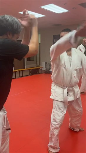 Self Defense, Krav Maga, Striking. Behind the scenes with our students drilling real-world reactions, what to do when someone pushes you from behind. Awareness, control, and counterattack. This is part one… stay tuned for part two. ⚔️ #SelfDefenseTraining #MartialArtsLifestyle #RealWorldSkills #SituationalAwareness #StayReady | Bakersfield Elite Martial Arts