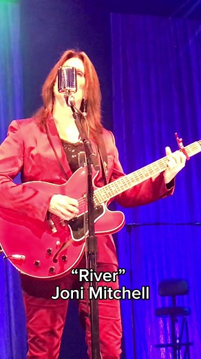 Joni Mitchell Cover of River - Live Tour Performance