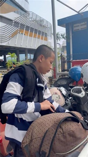 Taking Mas Matin to the port for boarding school break #shorts #epanchannel #minivlog