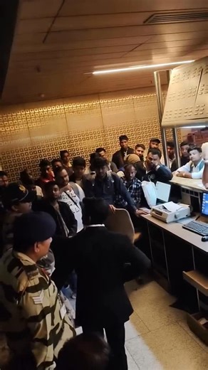 AVIATION NEWS on Instagram: "SpiceJet Faces Heat as Mumbai Flight Delayed Over Six Hours Mumbai: Passengers of a SpiceJet flight were left frustrated on Tuesday after the airline recorded a delay of more than six hours, sparking a wave of complaints across social media. Several travellers took to platforms like X and Instagram, tagging @spicejetairlines expressing disappointment over the lack of timely updates and assistance. The delay caused major inconvenience to passengers, many of whom had i