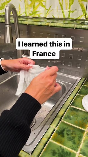 Easy Berry Washing Hack: Simple Science Home Trick